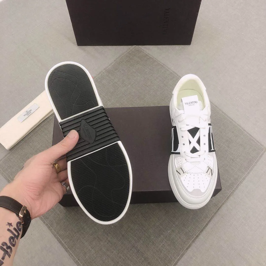 P440▫️V L7N spring and summer 🆕calf leather strap sneakers, no man should be able to refuse this style, classic color, so handsome! Purchase a high-precision replica of the original version to instantly sell off the market currency! 6 VLTN logo rubber effect straps - Valentino Garavani Logo printed on the back and tongue, all materials are customized to ensure quality! Size: 38/45 No. 018